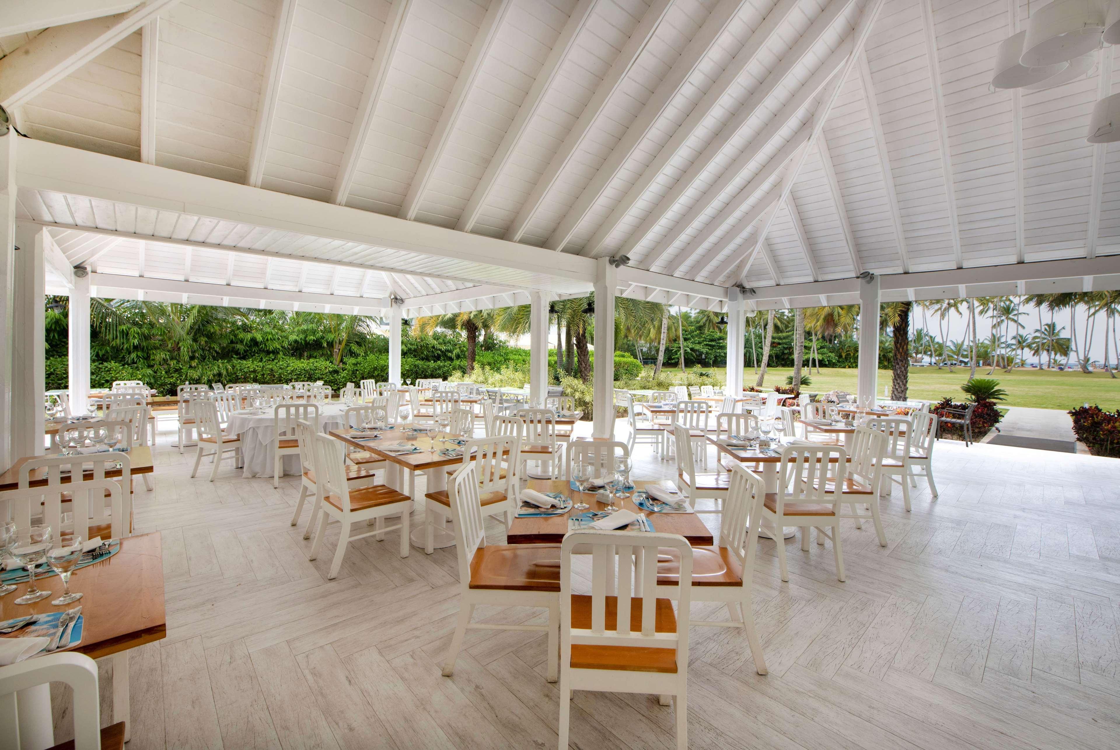 Viva V Samana By Wyndham, A Trademark Adults All Inclusive Лас-Терренас Екстер'єр фото The interior of the restaurant