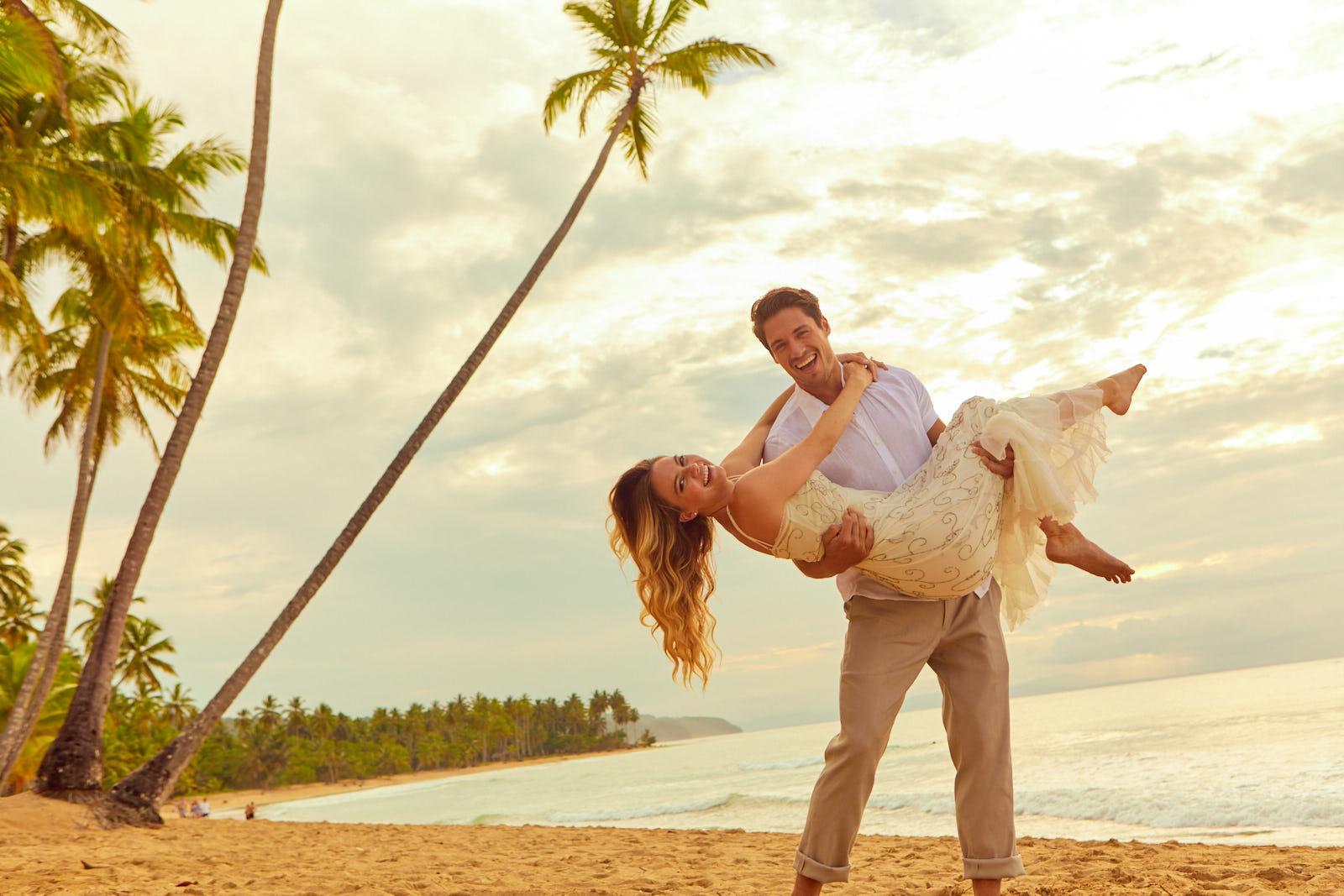 Viva V Samana By Wyndham, A Trademark Adults All Inclusive Лас-Терренас Екстер'єр фото A newlywed couple on the beach at Hard Rock Hotel & Casino Punta Cana