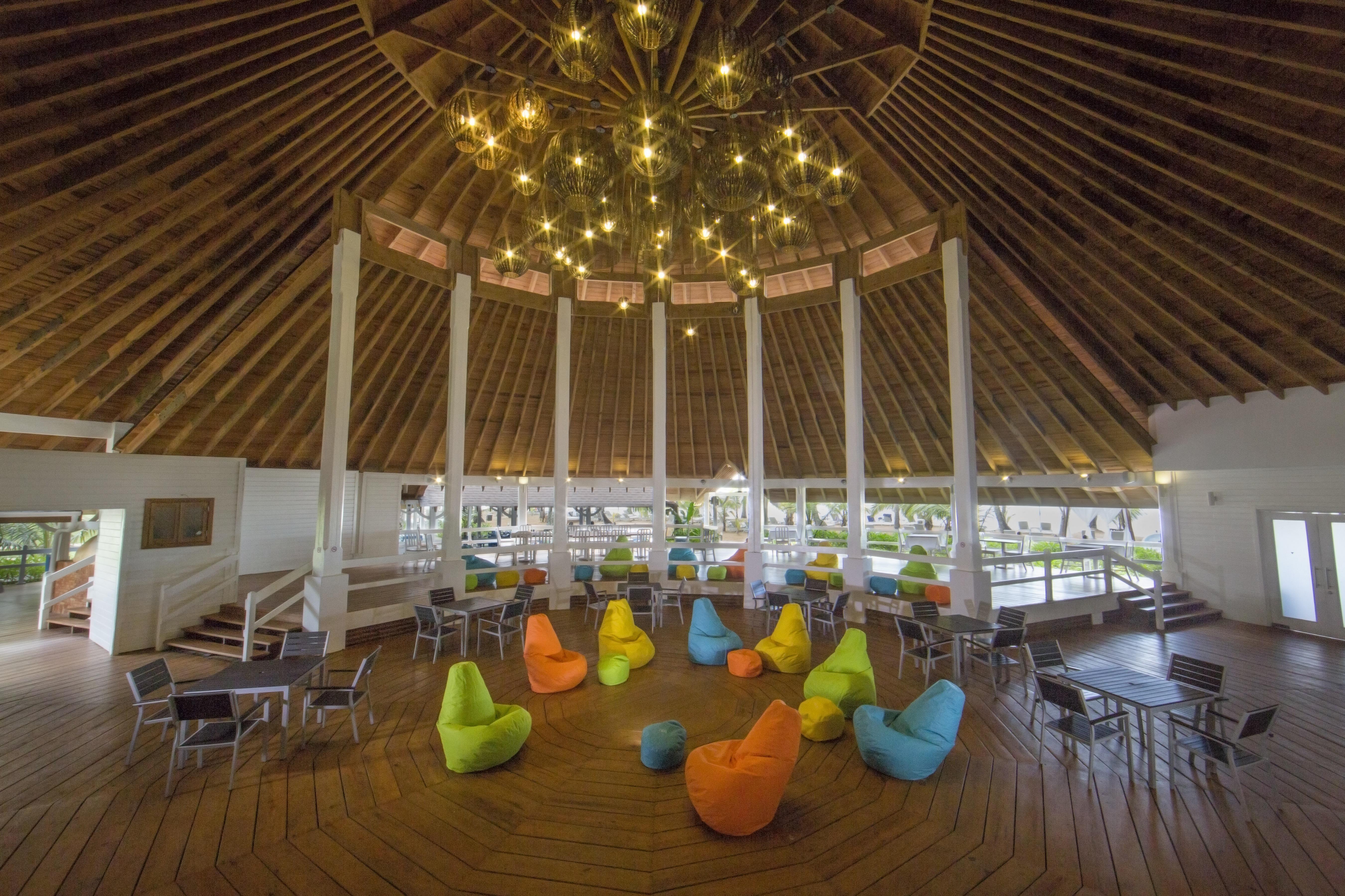 Viva V Samana By Wyndham, A Trademark Adults All Inclusive Лас-Терренас Екстер'єр фото The interior of the library