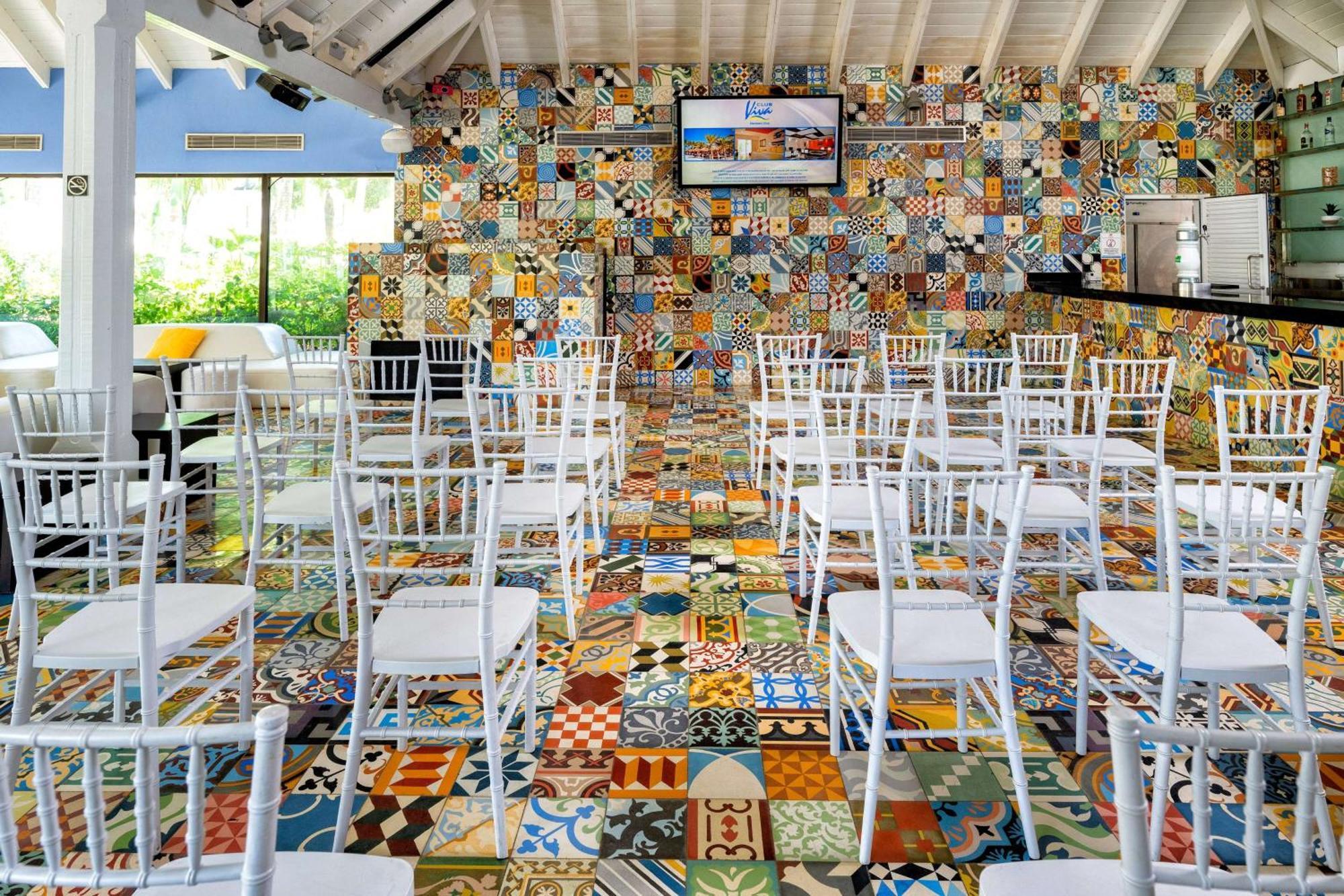 Viva V Samana By Wyndham, A Trademark Adults All Inclusive Лас-Терренас Екстер'єр фото The interior of the hotel