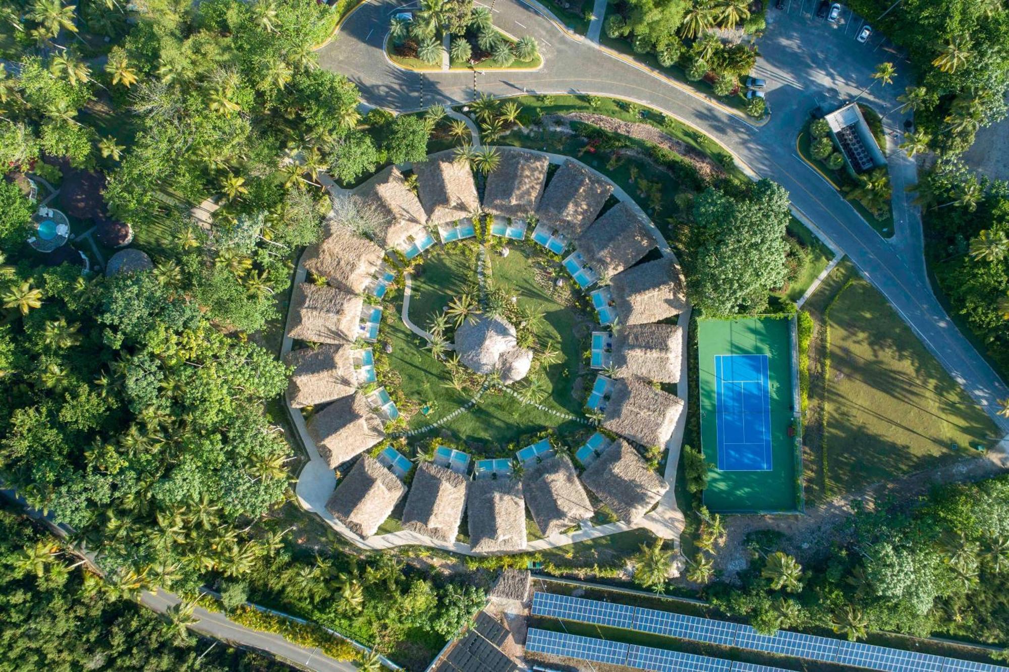 Viva V Samana By Wyndham, A Trademark Adults All Inclusive Лас-Терренас Екстер'єр фото Aerial view of the resort